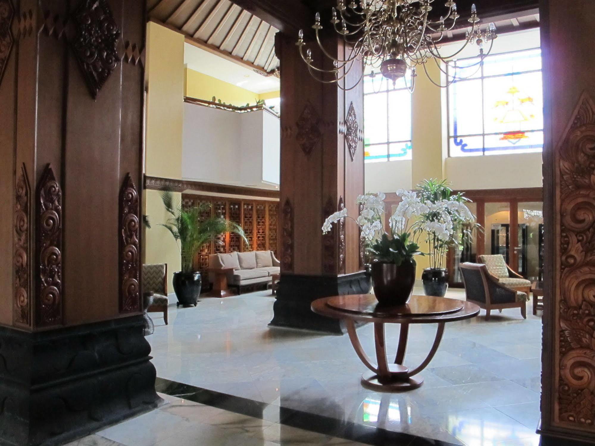 Hotel Mutiara Malioboro Yogyakarta يوغياكارتا المظهر الخارجي الصورة